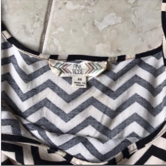 Chevron Patterned Romper - Picture 5 of 6